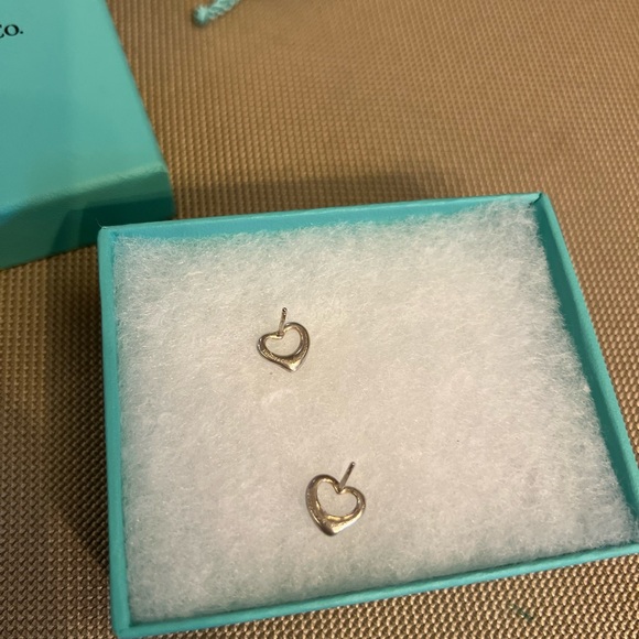 Tiffany Elsa Peretti Open Heart Earrings ❌sold❌ priced low - Picture 6 of 7